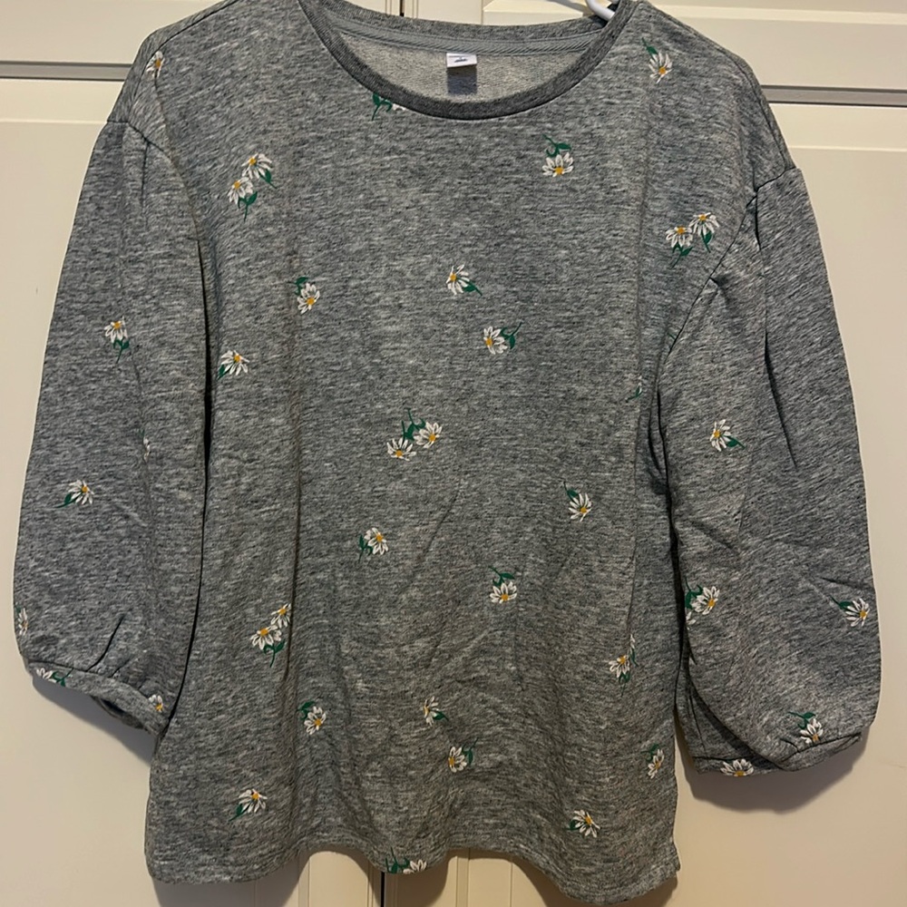 Old navy daisy patterned top